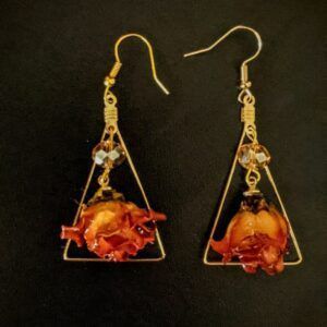 Resin-coated-real-roses-with-triangular-shaped-earrings